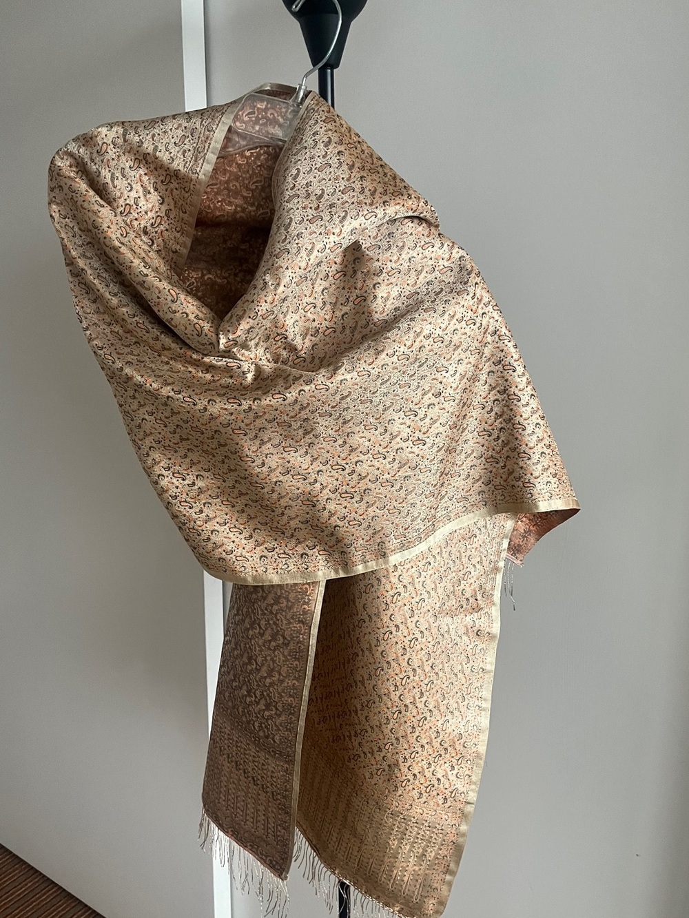 New Banaras Benares 100% silk Brocade Paisley stole scarf wrap Beige & Peach 70"